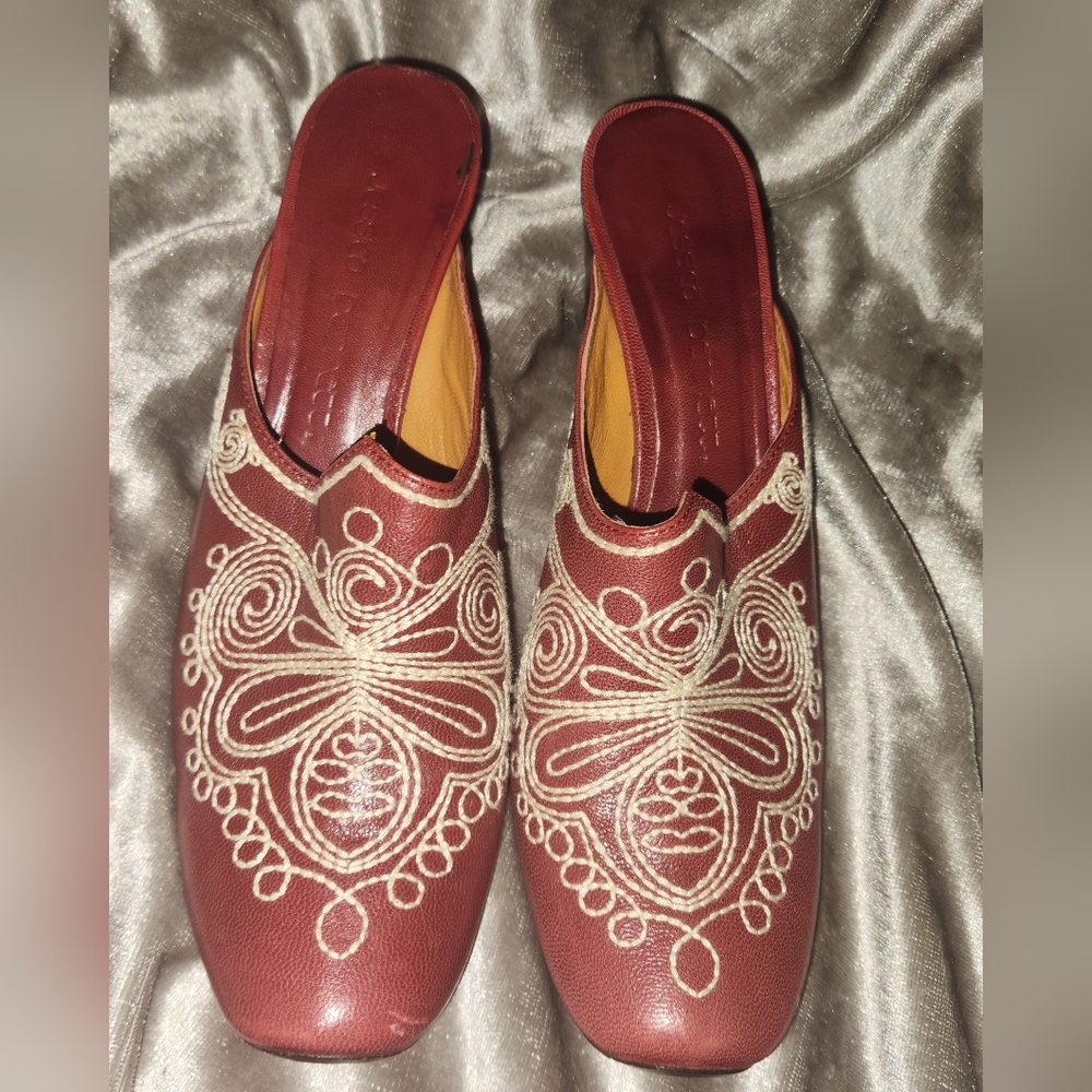 8/8.5 VNTG Jessica Bennett Clogs,Red Leather,White Embroidery,Western,Spanish